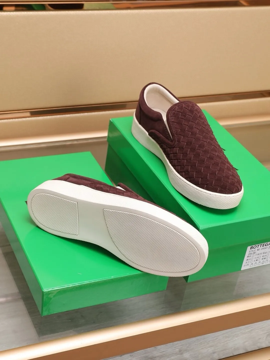 Men's men's shoes 💰Men's shoes 💰440💰🔥[BV] series of top purchasing agents 🔍Imported first-layer cowhide woven surface, cowhide foot pads lining environmentally friendly ♻️Does not fade, 💪Sole: Rubber combination original factory special original outsole ⚠Original and single goods 🔍🔍You can come in and out at will, welcome to compare ⚠Number of sizes: 38-44